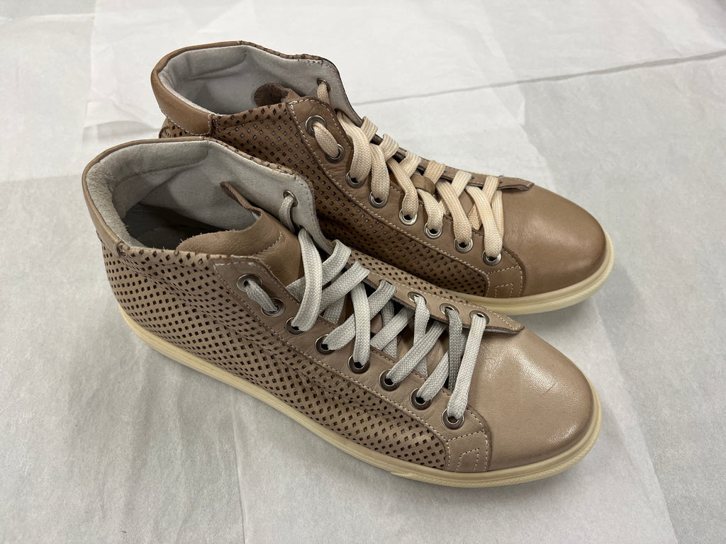 DANIELA FARGION Sand Leather Perforated Leather Sneakers - 8